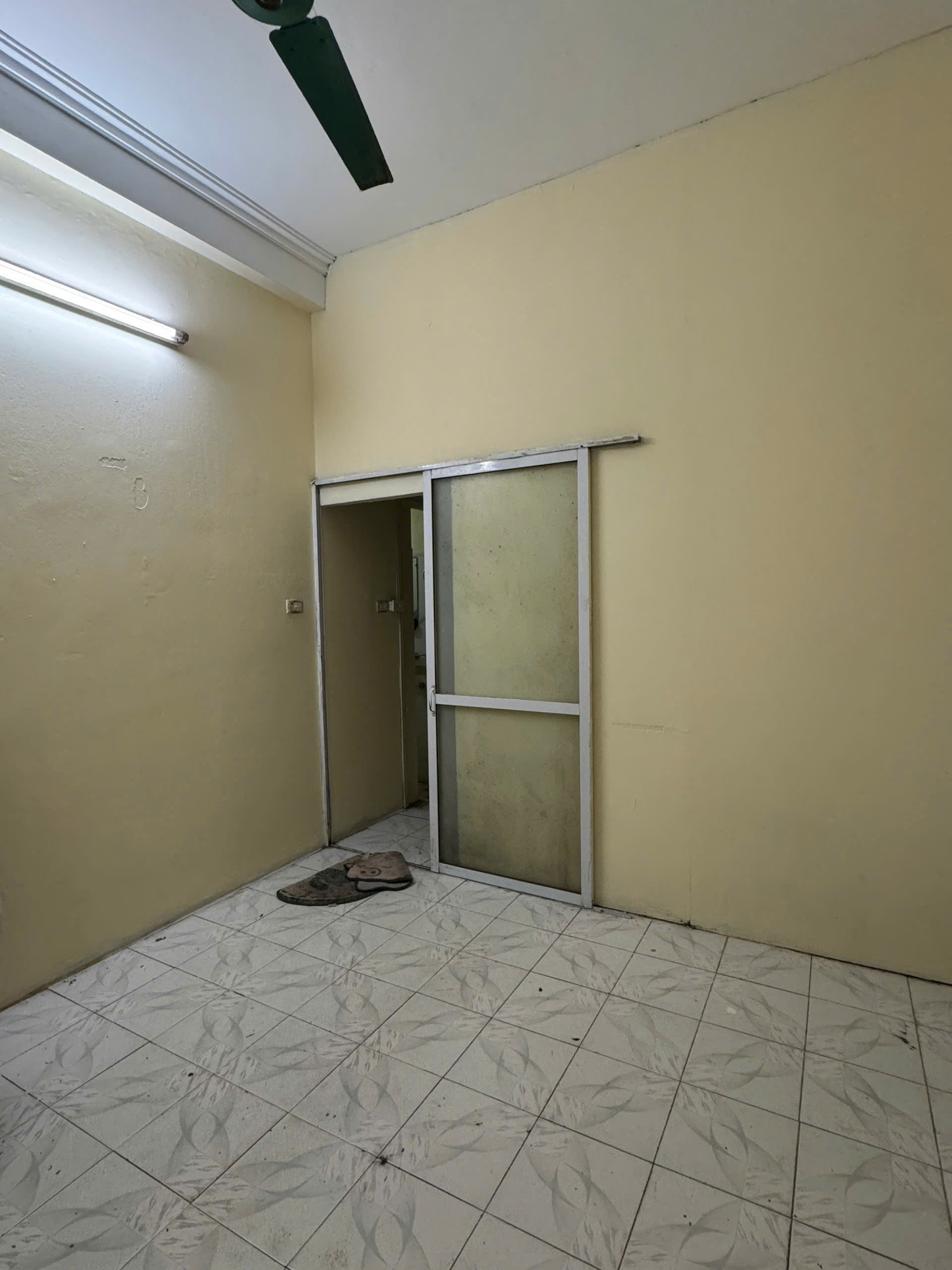 Cho thuê nhà ngõ 11 Thịnh Quang, 3 tầng x 22m2, 2 ngủ, 7 triệu - Ảnh 4